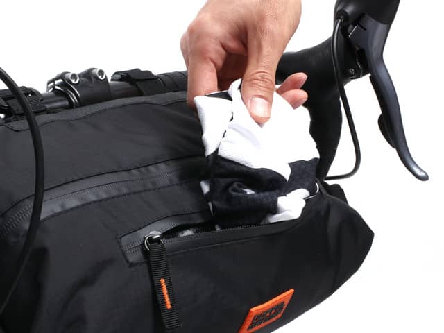 風呂敷構造の自転車用フロントバッグ「ラップハンドルバーバッグ」発売