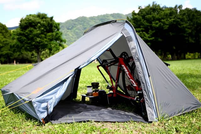 自転車を置けるサイクリスト向けツールームテント「バックフリップバイシクルテント」発売