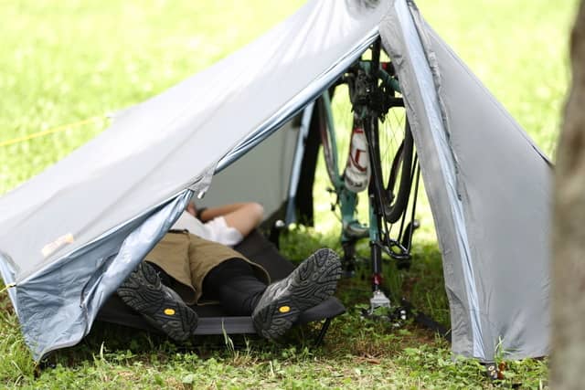 自転車を置けるサイクリスト向けツールームテント「バックフリップバイシクルテント」発売