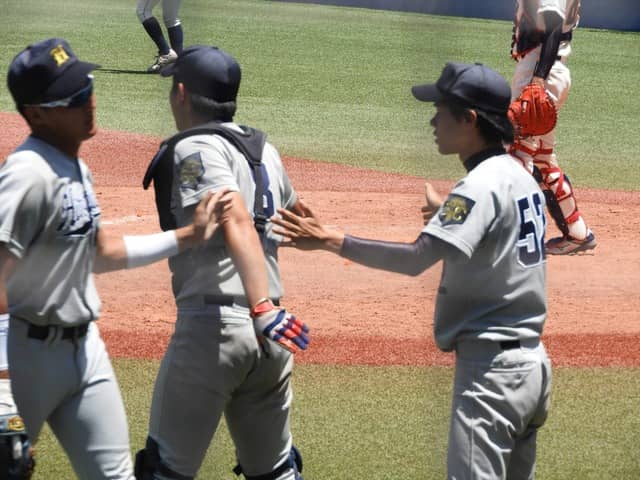 最後まで元気を維持しようと頑張った一橋大ベンチ撮影：手束仁