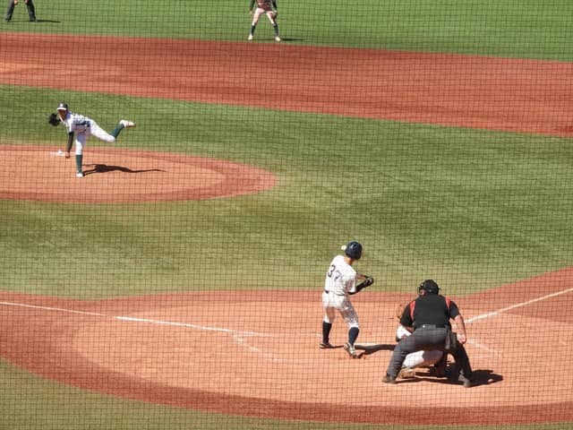 梅雨明けした六月下旬の炎天下の熱戦撮影：手束仁