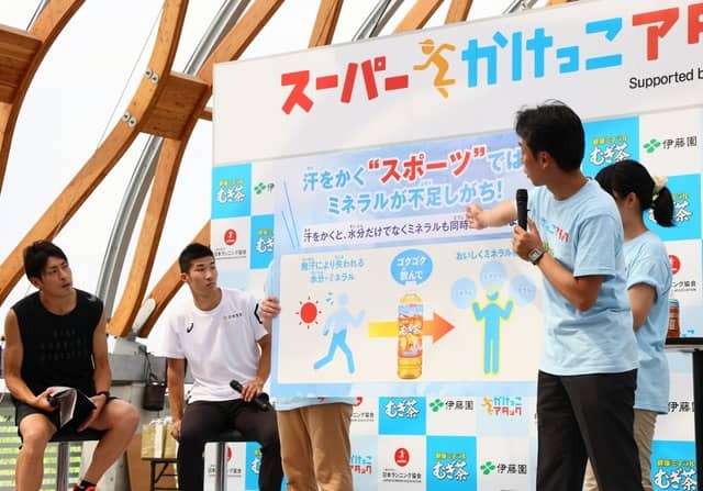 桐生祥秀「練習をやりたくない日もあります」…健康ミネラルむぎ茶イベント