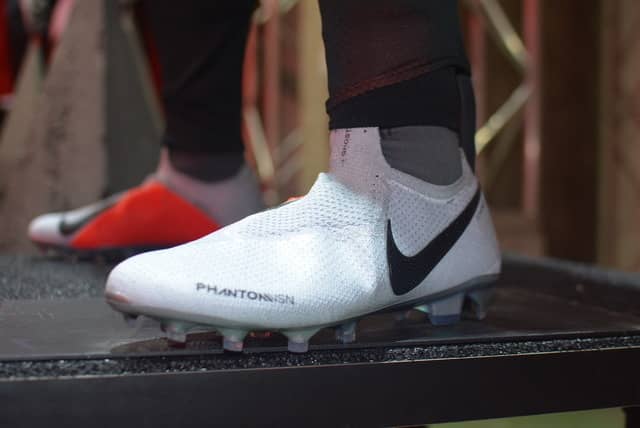 ナイキの「ファントム ビジョン」を実際に履いてみた…足への馴染み方がすごい！撮影：大日方航