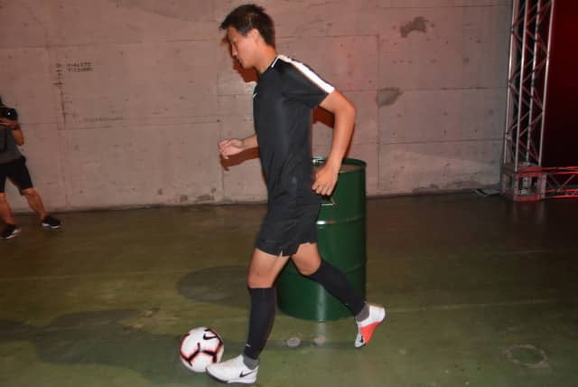 ナイキの「ファントム ビジョン」を実際に履いてみた…足への馴染み方がすごい！撮影：大日方航