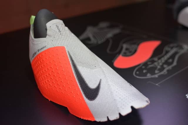 ナイキの「ファントム ビジョン」を実際に履いてみた…足への馴染み方がすごい！撮影：大日方航