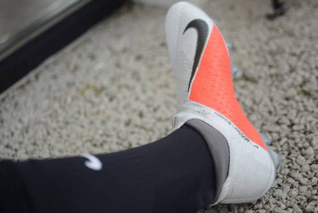 ナイキの「ファントム ビジョン」を実際に履いてみた…足への馴染み方がすごい！撮影：大日方航