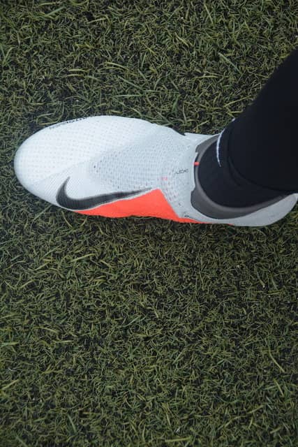 ナイキの「ファントム ビジョン」を実際に履いてみた…足への馴染み方がすごい！撮影：大日方航
