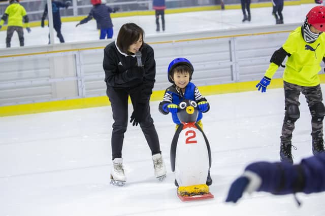 浅田真央、舞が小学生30人にスケートを直接指導「私も勇気と元気をもらった」