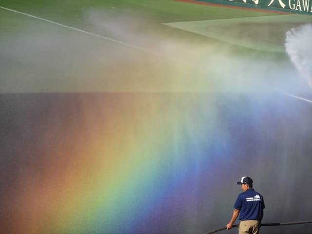 甲子園にかかる虹撮影：手束仁