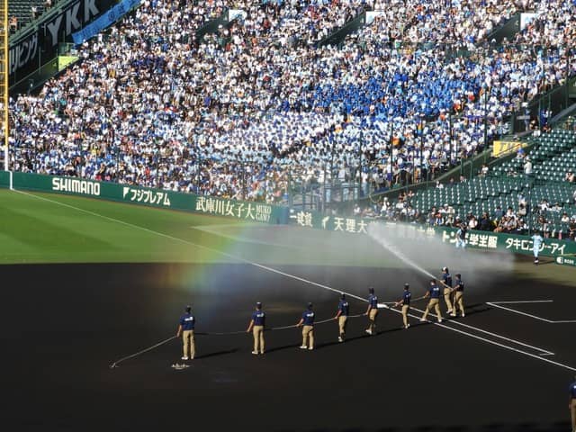 虹が見られた甲子園休場の放水作業