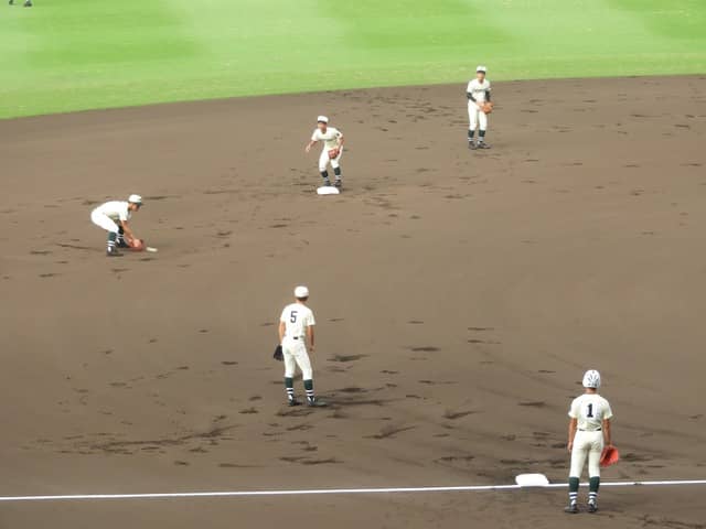 報徳学園のシートノック、強豪校はノックだけでも見どころ満載