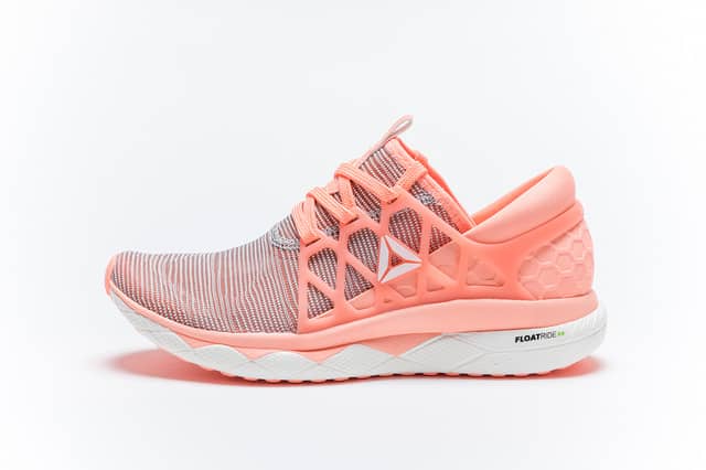 リーボック、足元をしっかりホールドするランニングシューズ「FLOATRIDE　FLEXWEAVE」発売