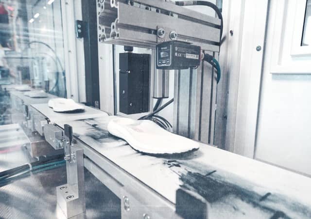 アディダス、SPEEDFACTORY生産ランニングシューズの東京モデル「AM4TKY」発売