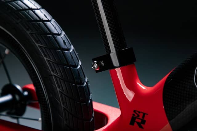 ランニングバイク「ストライダー」にカーボン製ハイスペックモデルが登場