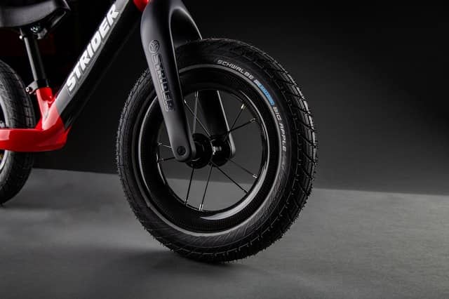 ランニングバイク「ストライダー」にカーボン製ハイスペックモデルが登場