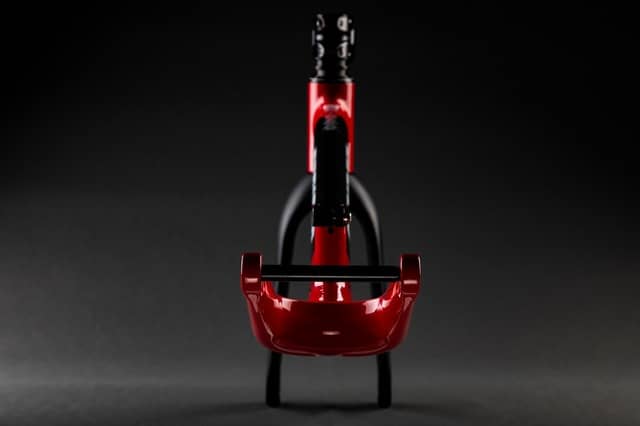 ランニングバイク「ストライダー」にカーボン製ハイスペックモデルが登場