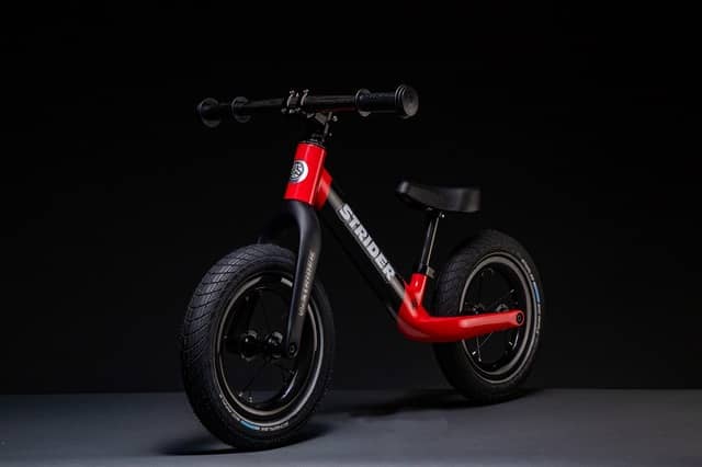 ランニングバイク「ストライダー」にカーボン製ハイスペックモデルが登場