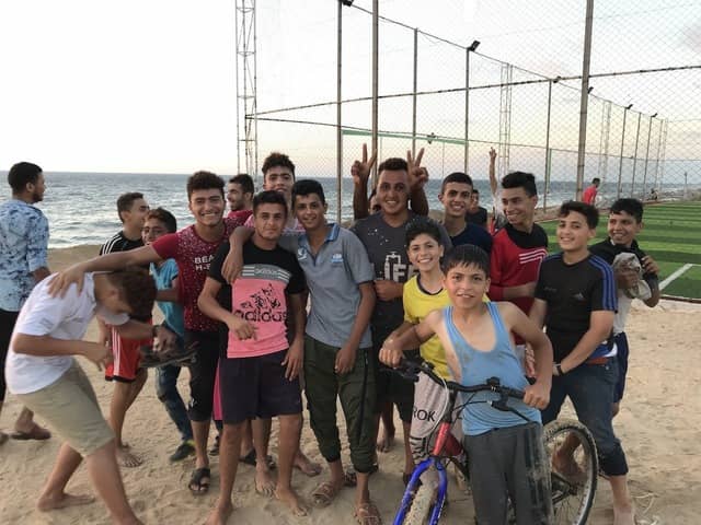 湘南ベルマーレとピースウィンズ・ジャパン、パレスチナの子どもたちにサッカーボールを贈呈