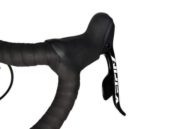 あさひとMERIDAが共同開発！全天候型アドベンチャーロード「ROAD TOURER」発売