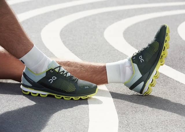 ソフトな着地とパワフルな蹴り出しが特徴のランニングシューズ「クラウドサーファー」発売