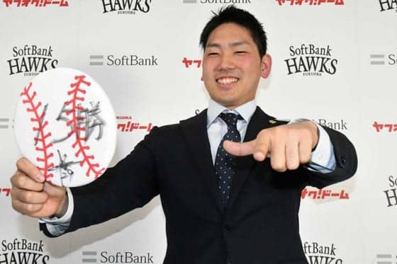 異例の2時間弱交渉…　鷹・石川、倍増の6000万円でサイン「言いたいことを」