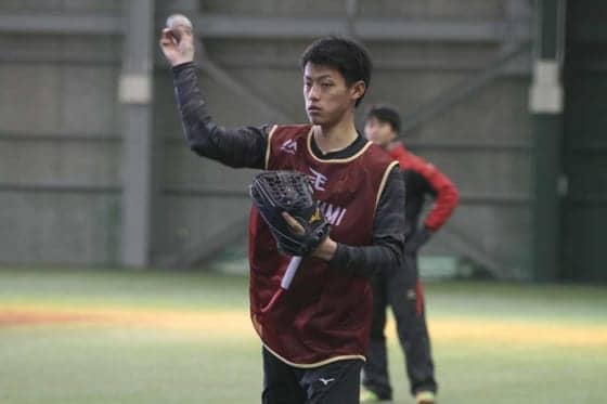 楽天ドラ1位辰己に平石監督は目尻下げる「走る姿や投げる姿はイメージ通り」