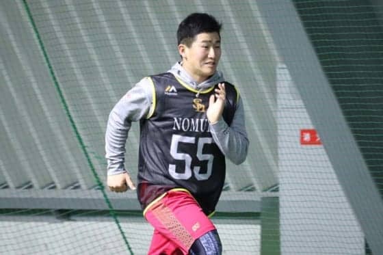 鷹ドラ3野村、入寮日から3時間マシン打撃「家の横に無料のバッティングセンター…」