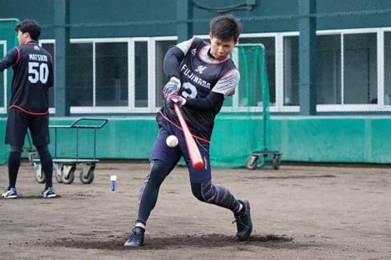 ロッテ合同新人自主トレ開始　ドラ1藤原12分間走で5人抜き＆力強い打撃披露