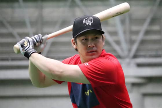 ホークス甲斐、“守備型捕手”脱却へ　「打率2割8分は打ちたい」沖縄自主トレ公開