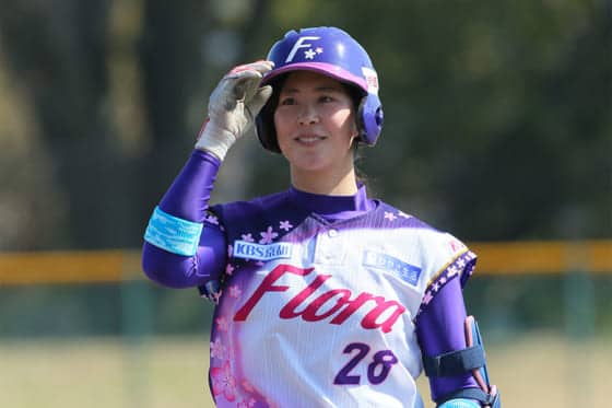 【女子プロ野球】「美女9総選挙」2位のみなみ、加藤優らと“仲良しくっつき写真”公開「いい笑顔」
