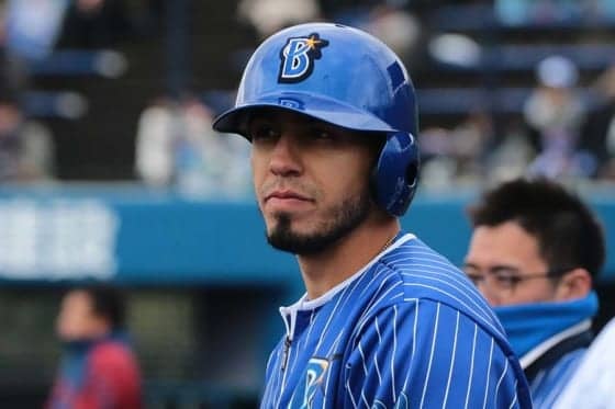 DeNAソトが結婚式　マリアム夫人との美しいキス写真に燕バレも「いいね！」