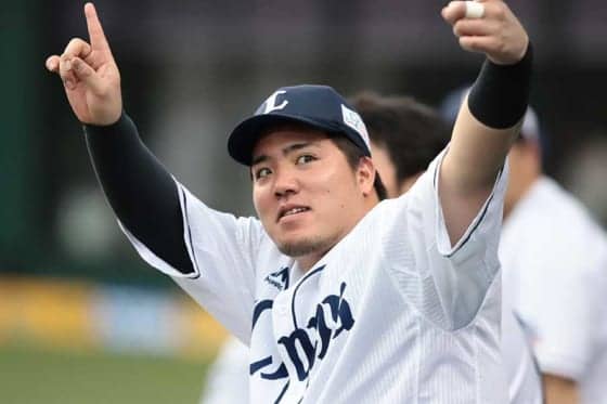 西武山川と巨人坂本が奇跡の遭遇　2ショット写真にファン興奮「笑顔最高です」