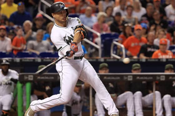 MLB現役が選出「偉大なホームラン」トップ10　左翼手が動けない驚愕の場外弾