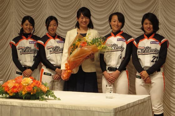 【女子プロ野球】兄より先に引退…川端友紀がヤクルト川端にエール「格好いい兄のままで活躍を」