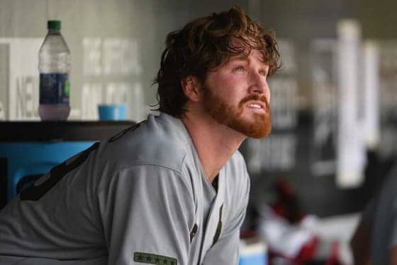 【MLB】ローレン夫人もドレスアップ　元Gマイコラスの表彰で「ゴージャス」写真公開