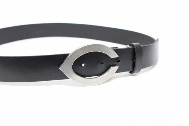 赤ヘルでぐい呑みできる！広島承認グッズ「赤ヘル呑み」「カープベルト」発売