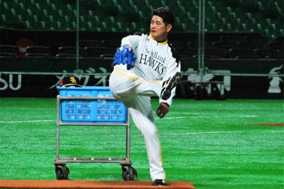 鷹・工藤監督が野球教室で驚異のカーブ披露「エグい！」「大人気ないボール」