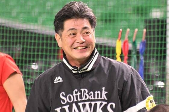 鷹・工藤監督の“驚愕”カーブ動画にファン興奮　「開幕投手あるで！」「現役並み」