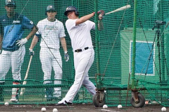 日ハムのドラ2野村佑希、130M超特大場外弾　10M防球ネット超えて駐車場へ…