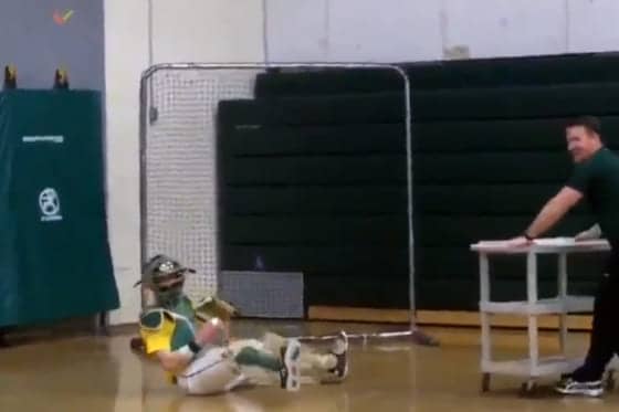 衝突なんて怖くない!?　米大学野球部の“オバカ”練習が話題に「これはバズる」