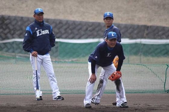 西武ドラ3山野辺が連日特守！　憧れの源田とノック競演「ミニサプライズ」