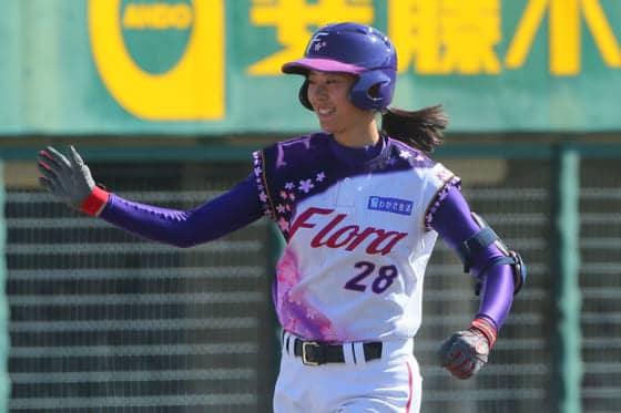 【女子プロ野球】愛知移籍の浅野、みなみらとの恵方巻き写真公開「思わず口は開いてしまった」