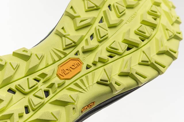 メレル、悪路でも安全な走りをサポートするトレイルランニング専用モデル「MOMENTOUS」発売