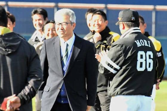 達川前ヘッドコーチが鷹キャンプを訪問　“達川節”全開「C組にも行くぞ」