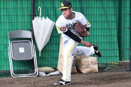 リハビリ中の鷹・加治屋、ネット投球で復帰に一歩前進「次クールで立ち投げ」