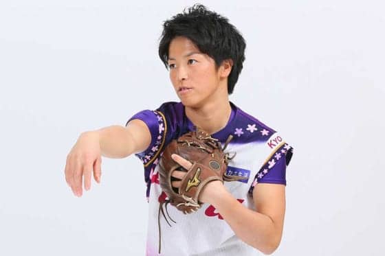 【女子プロ野球】厚ヶ瀬美姫がサイン＆ウインクの「イケメン」動画が話題　「きゃああああ」