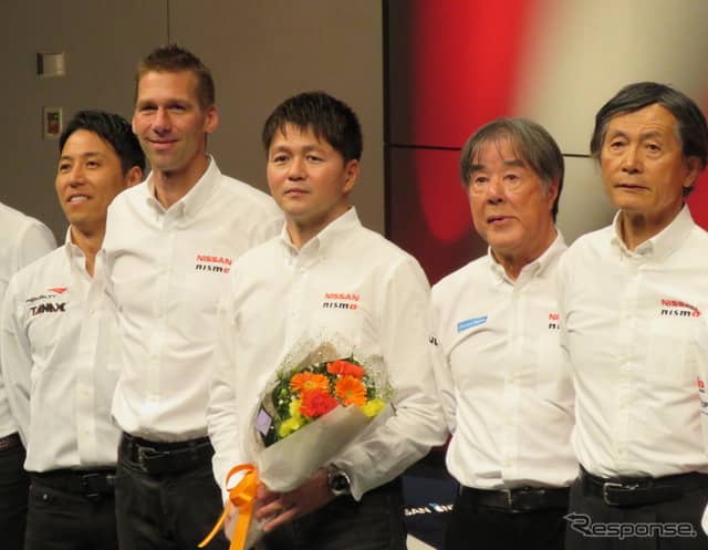 日産の大エース・本山哲（中央）がGT500引退を発表した。《撮影 遠藤俊幸》