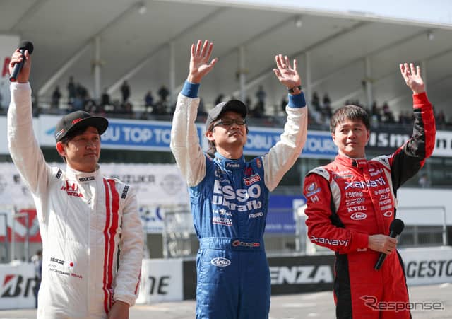 （左から）道上龍と脇阪寿一、本山哲。《撮影 益田和久》