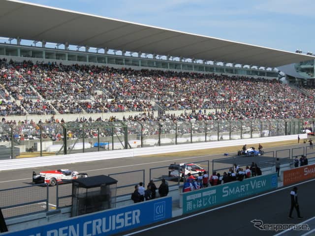 大観衆の前にインディ500、WRC、ルマンの“王車”が勢揃い。《撮影 遠藤俊幸》