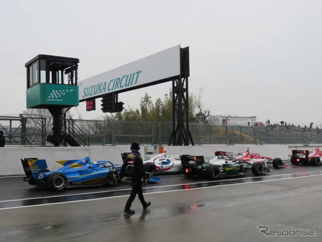 SF19も雨の中でパレードランを披露した。《撮影 遠藤俊幸》